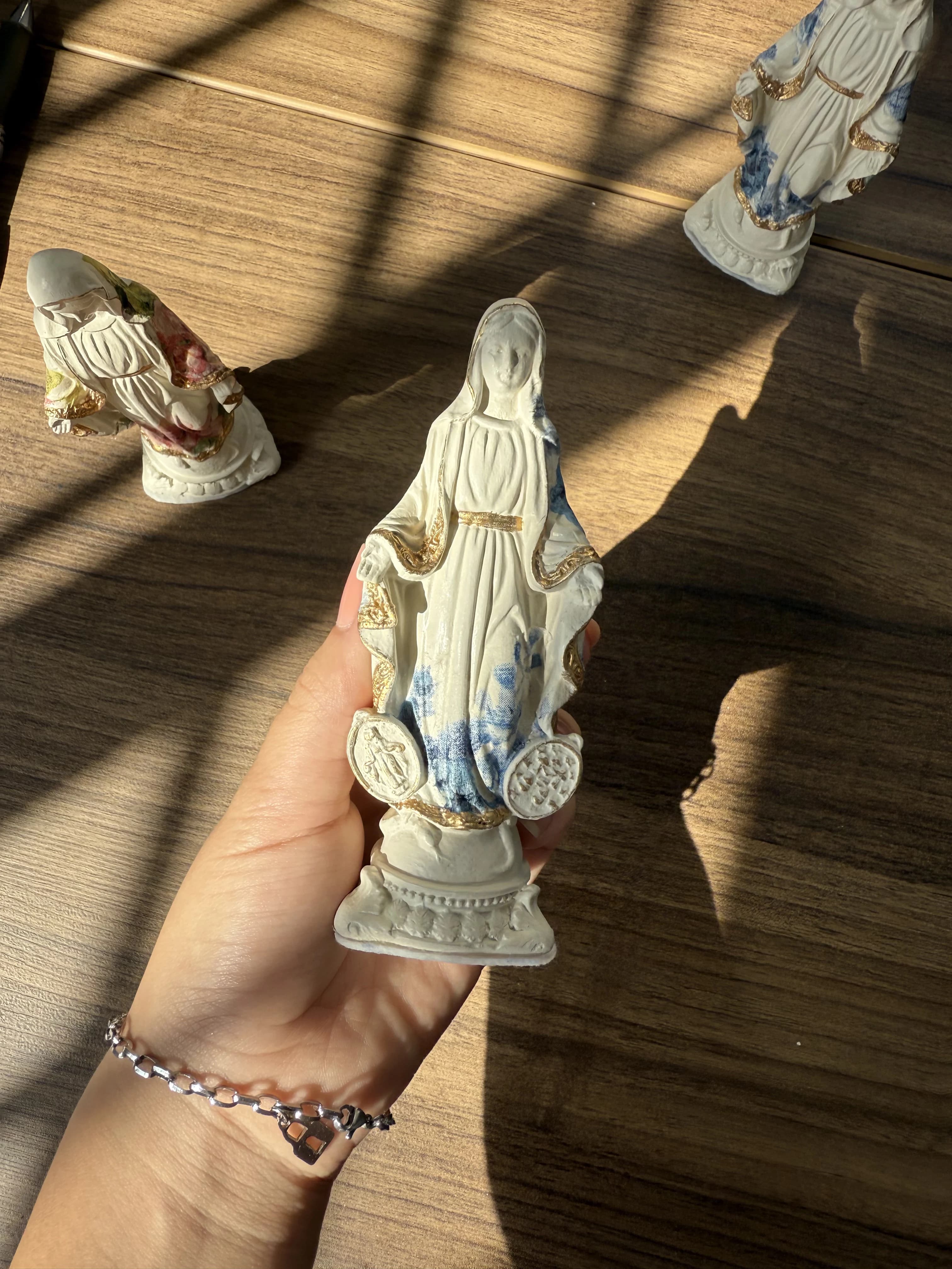 Nossa Senhora das Graças - Pequena com Medalha